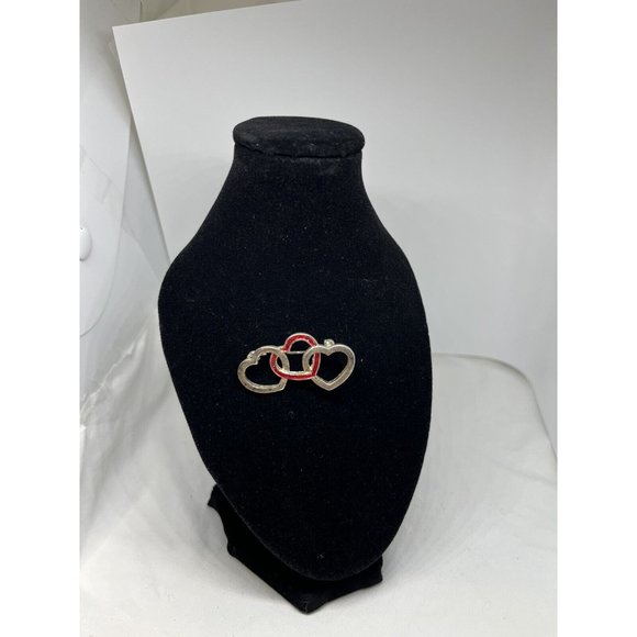 cute little brooch with 3 hearts and one red heart in the middle - Picture 2 of 4